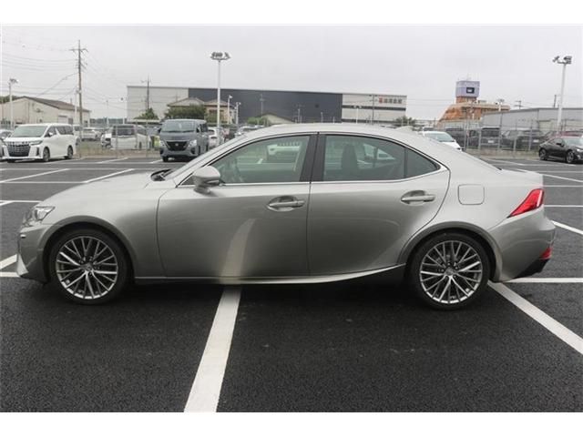 LEXUS IS200t