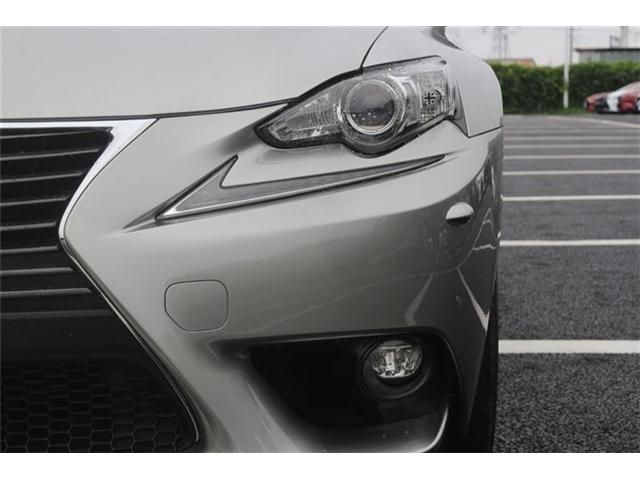 LEXUS IS200t