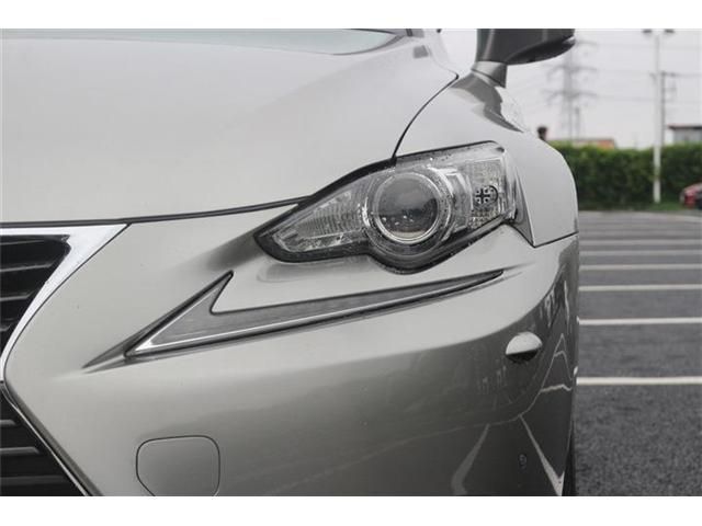 LEXUS IS200t