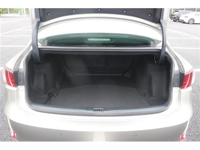 LEXUS IS200t