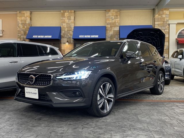 VOLVO V60 CROSS COUNTRY