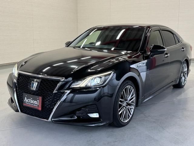 CROWN sedan hybrid