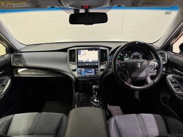 CROWN sedan hybrid