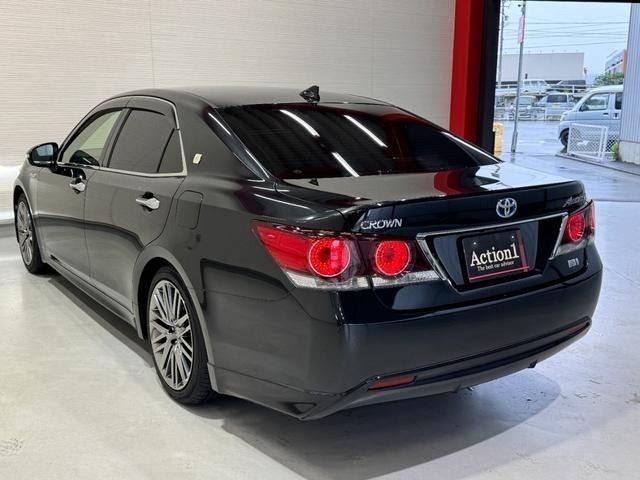 CROWN sedan hybrid