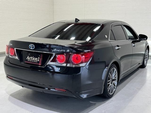 CROWN sedan hybrid