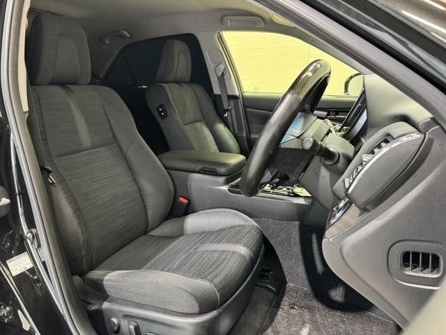 CROWN sedan hybrid