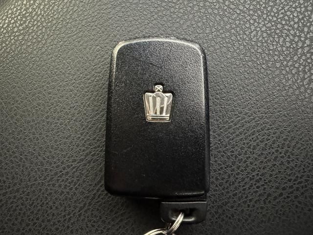 CROWN sedan hybrid