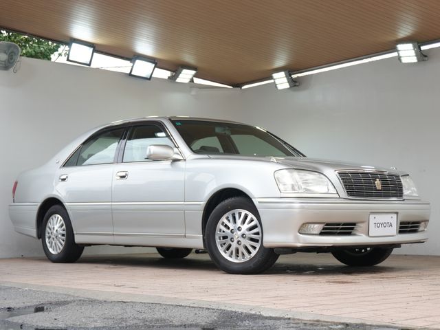CROWN sedan