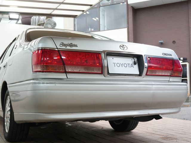 CROWN sedan