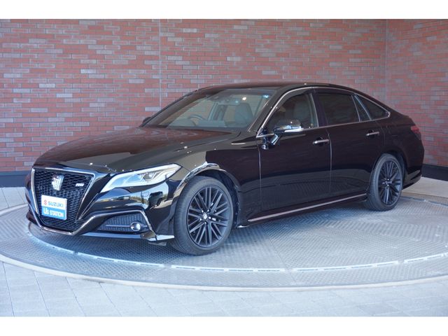 CROWN sedan hybrid