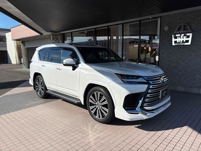 LEXUS LX600