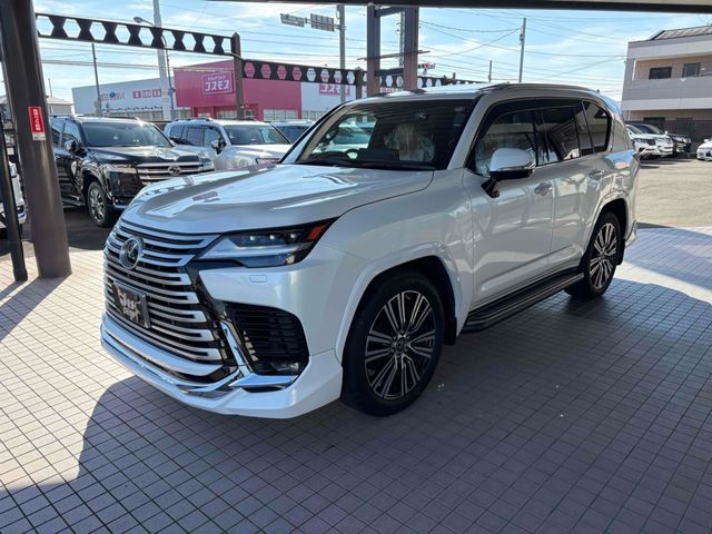 LEXUS LX600