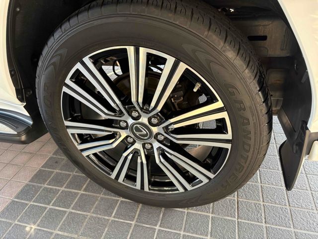 LEXUS LX600