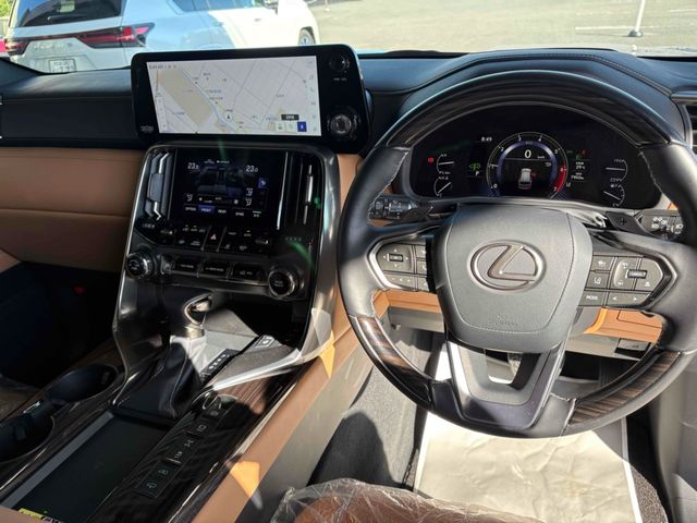 LEXUS LX600