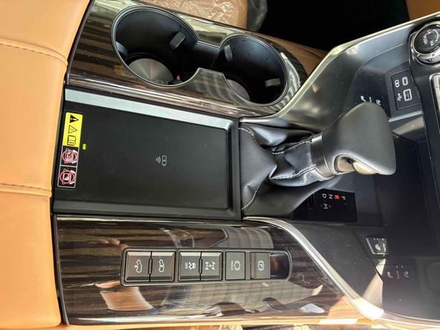 LEXUS LX600