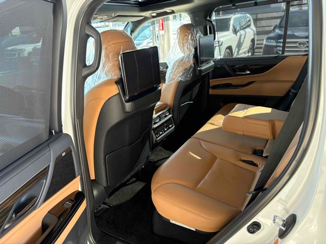 LEXUS LX600