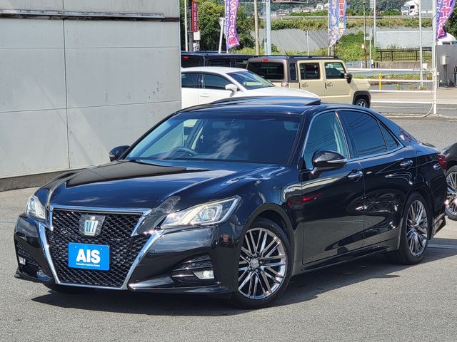 CROWN sedan hybrid