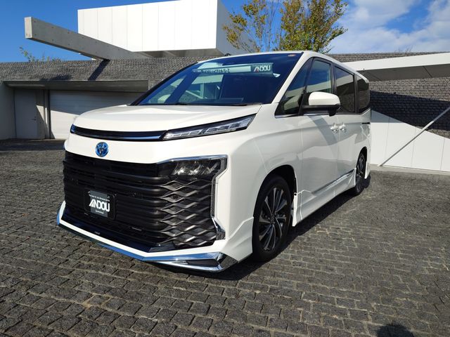 VOXY HYBRID