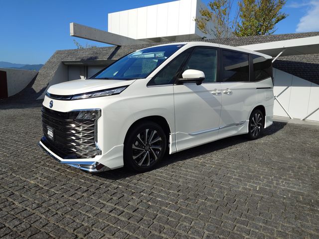 VOXY HYBRID