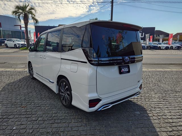 VOXY HYBRID