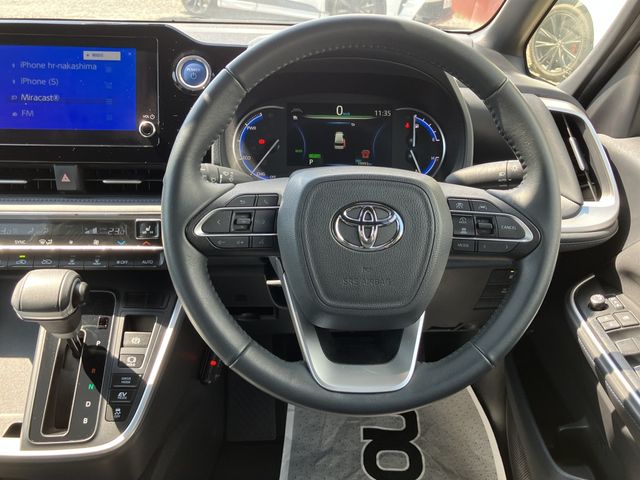 VOXY HYBRID