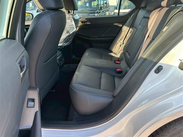 LEXUS IS300h