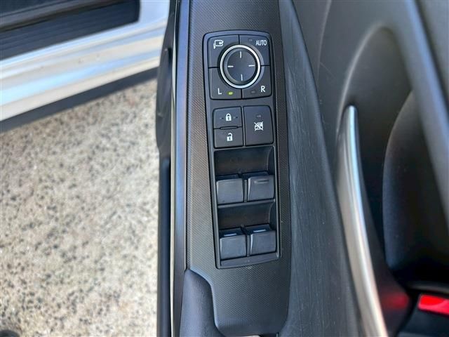 LEXUS IS300h