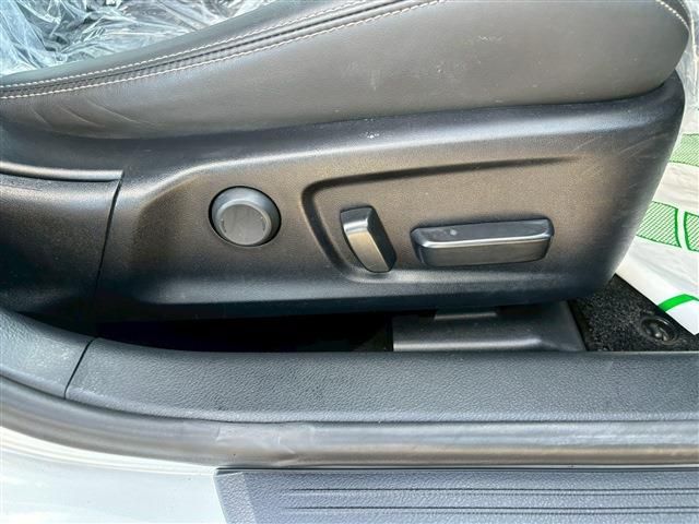 LEXUS IS300h