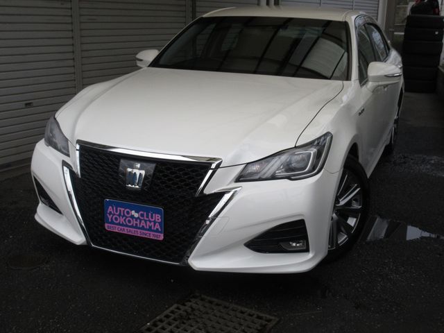 CROWN sedan hybrid