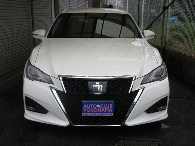 CROWN sedan hybrid