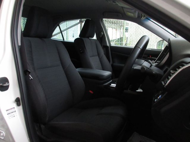 CROWN sedan hybrid