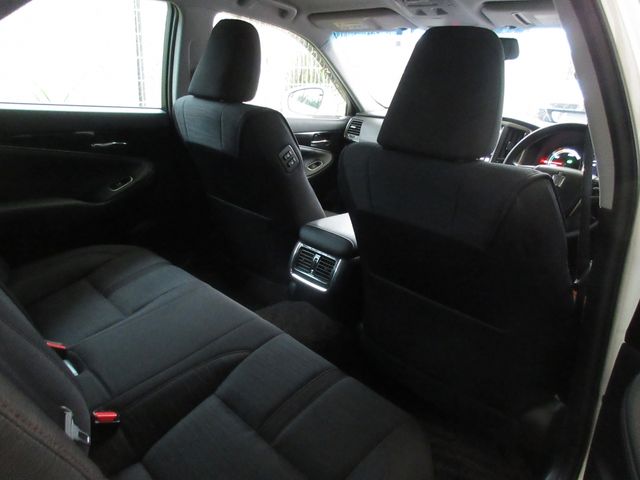 CROWN sedan hybrid