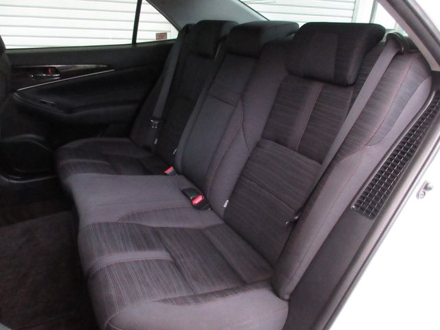 CROWN sedan hybrid