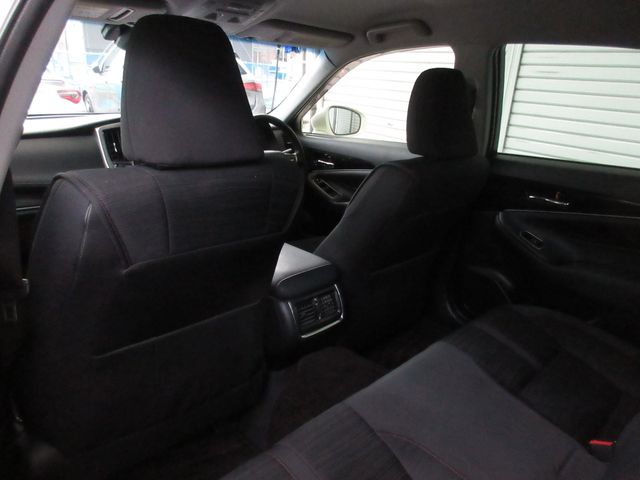 CROWN sedan hybrid