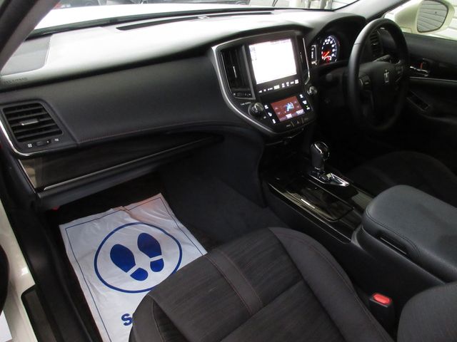 CROWN sedan hybrid
