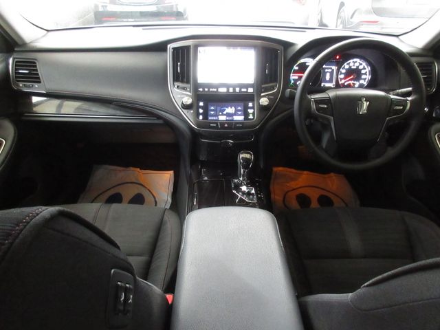 CROWN sedan hybrid