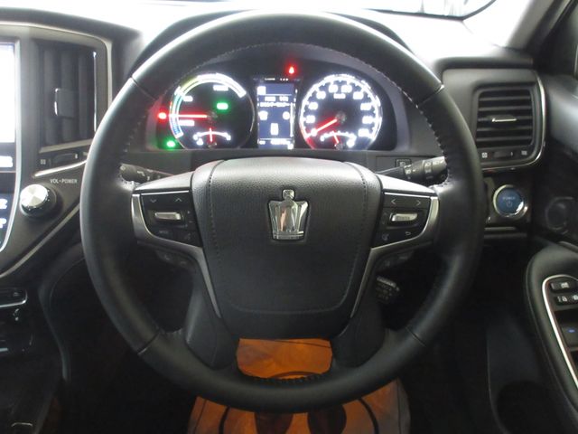 CROWN sedan hybrid
