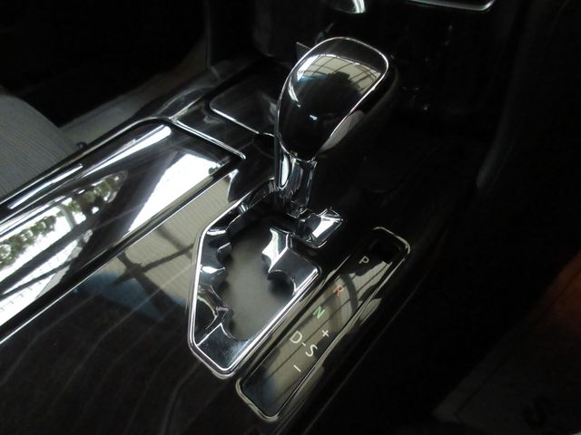 CROWN sedan hybrid