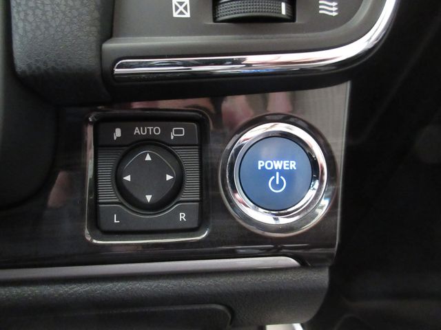 CROWN sedan hybrid