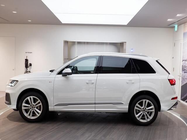 AUDI  Q7