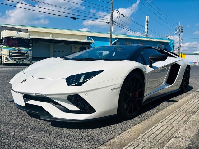 LAMBORGHINI Aventador