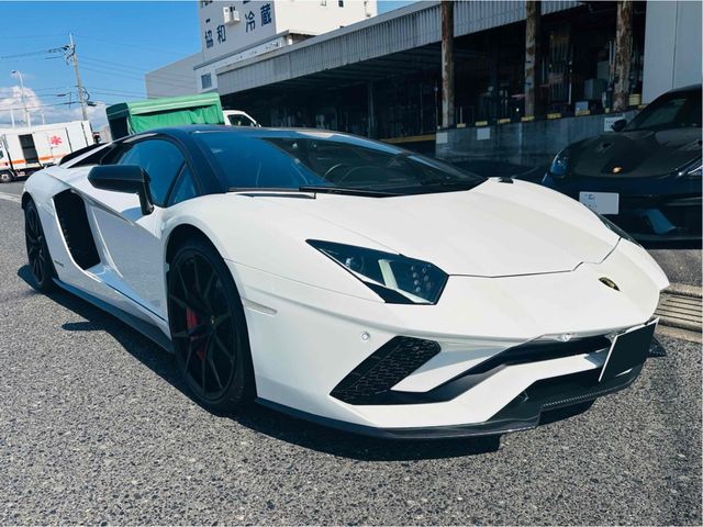 LAMBORGHINI Aventador