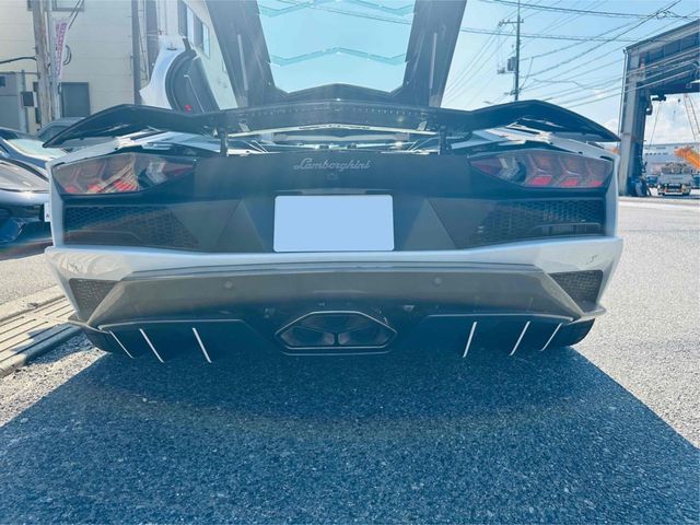 LAMBORGHINI Aventador