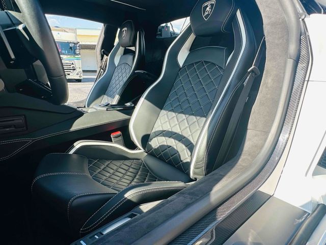 LAMBORGHINI Aventador