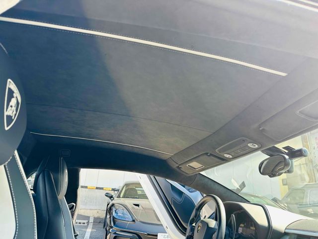 LAMBORGHINI Aventador