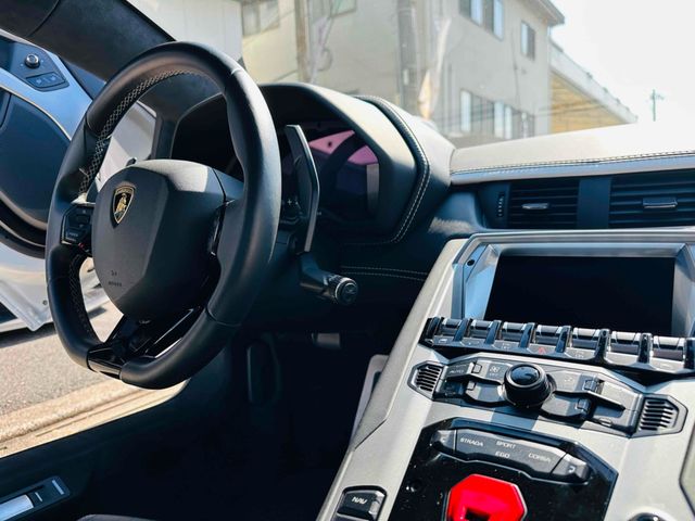 LAMBORGHINI Aventador
