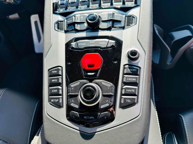 LAMBORGHINI Aventador