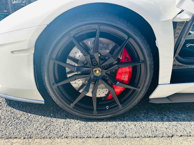LAMBORGHINI Aventador