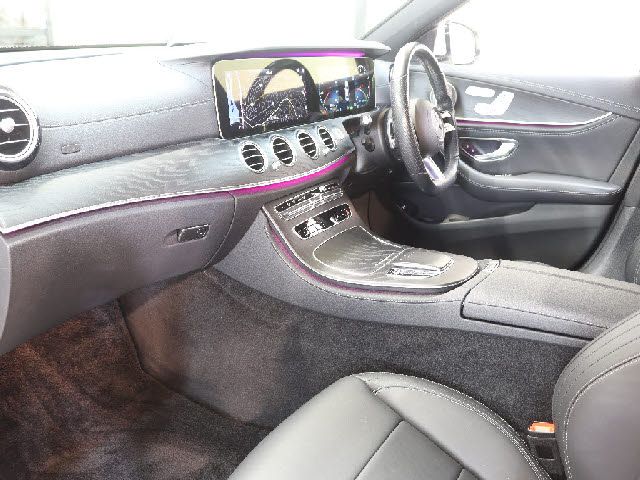 MERCEDES BENZ E-Class sedan