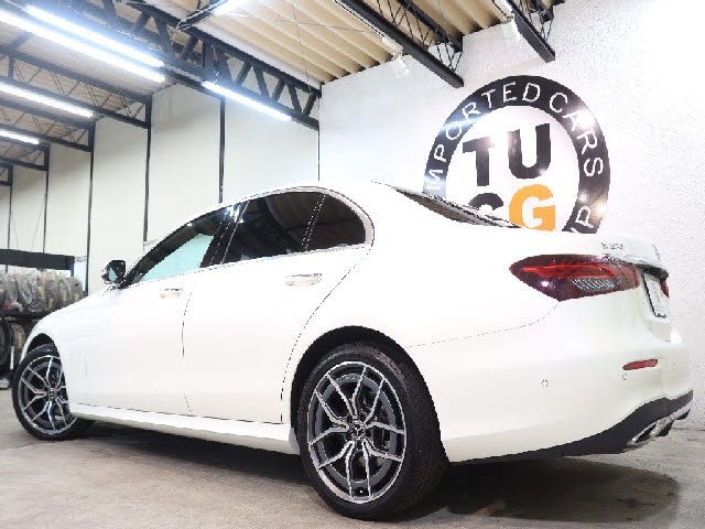 MERCEDES BENZ E-Class sedan